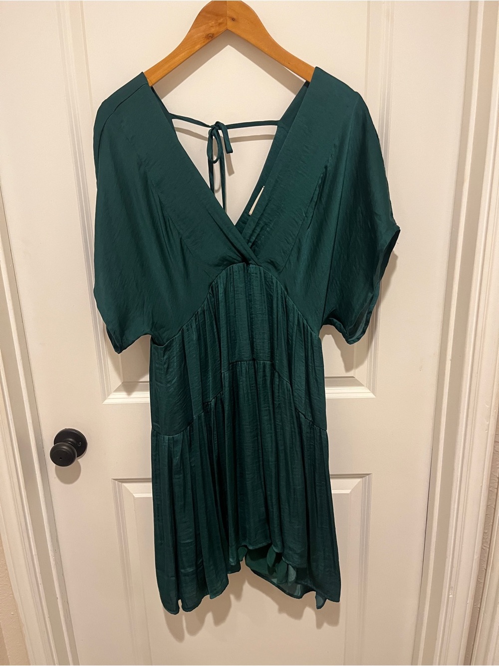 eesome emerald green V-Neck Tiered Mini Dress